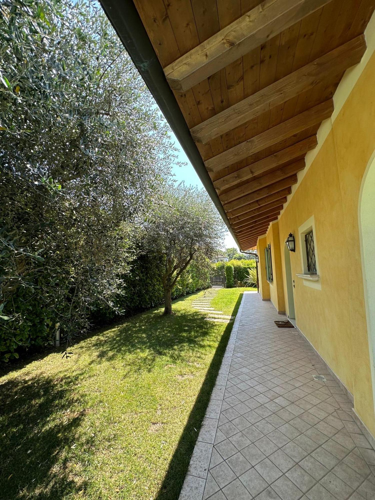 מנרבה דל גארדה Villa Oliva מראה חיצוני תמונה